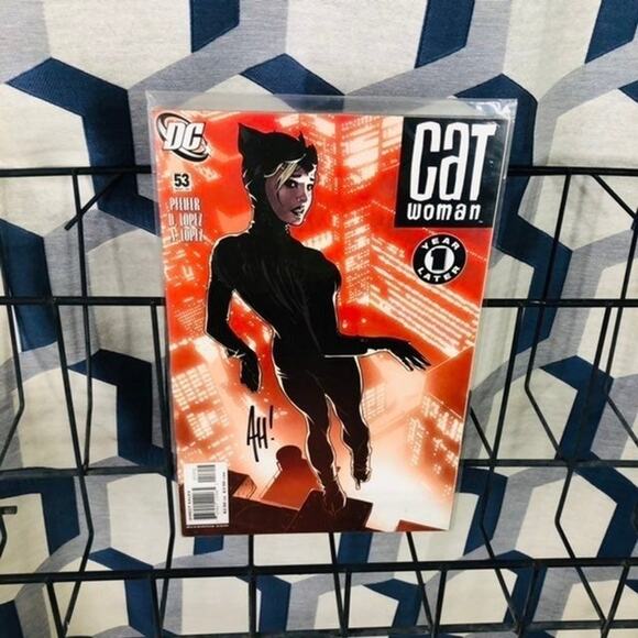 CATWOMAN #53 2nd Print (DC 2006) signed Adam Hughes Cover - Picture 2 of 6